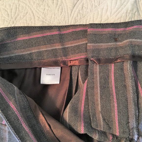 FOX GIRLS Cuffed Pinstriped Single Pleat Shorts - Picture 11 of 11